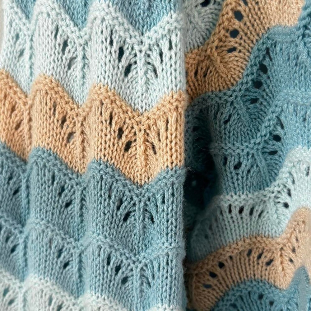 Le Lis Collection blue and tan striped knit sweater cropped long sleeve Size L - Picture 2 of 4